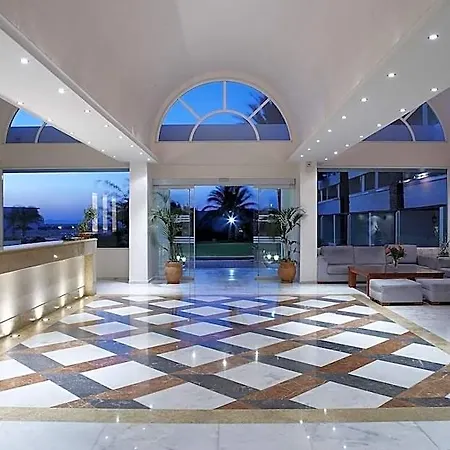 Avra 4*